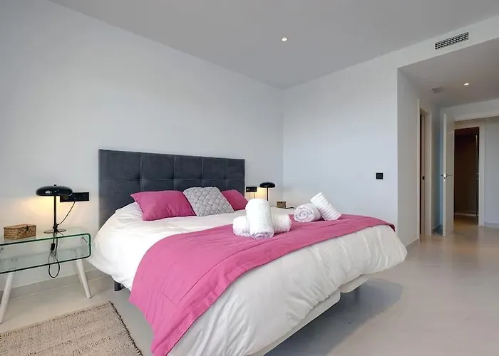 2 Bedroom Penthouse With Sea View @ Estepona Hills