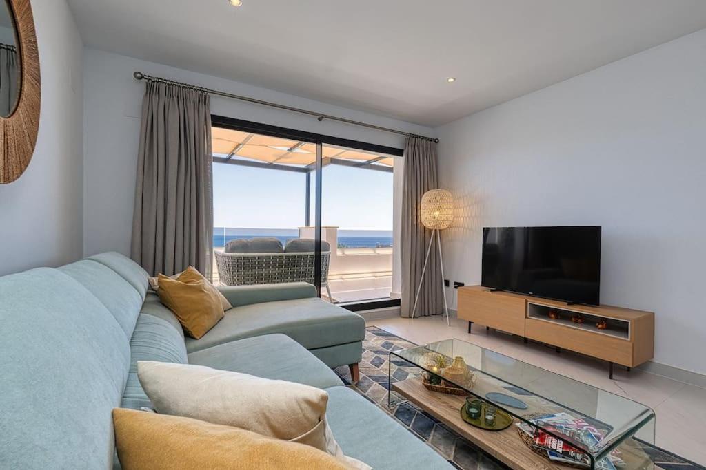 2 Bedroom Penthouse With Sea View @ Hills *
